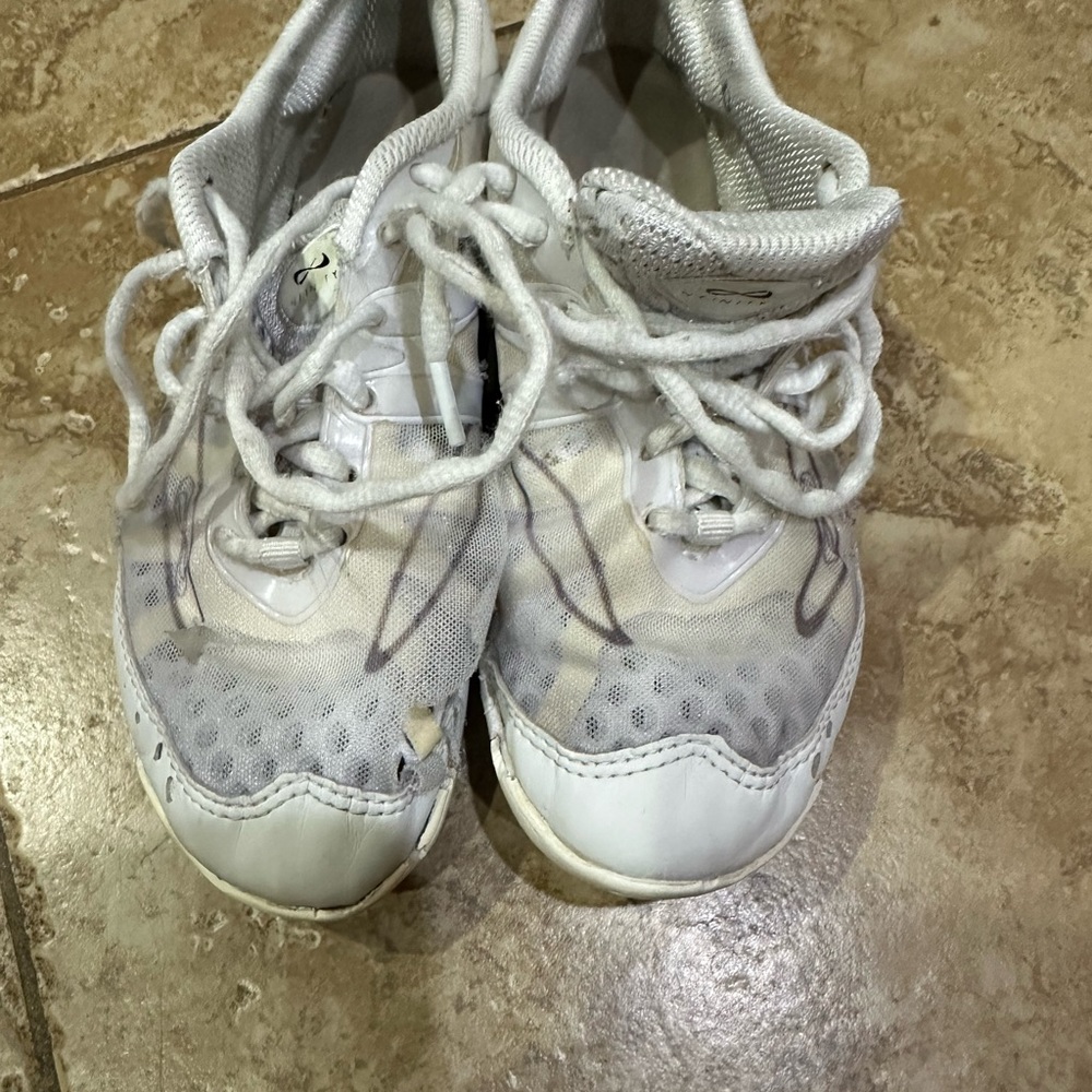Nfinity Women’s Vengeance Cheer Shoes in Size 6
